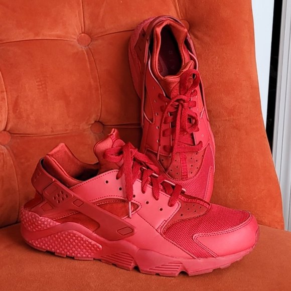 nike huarache triple red